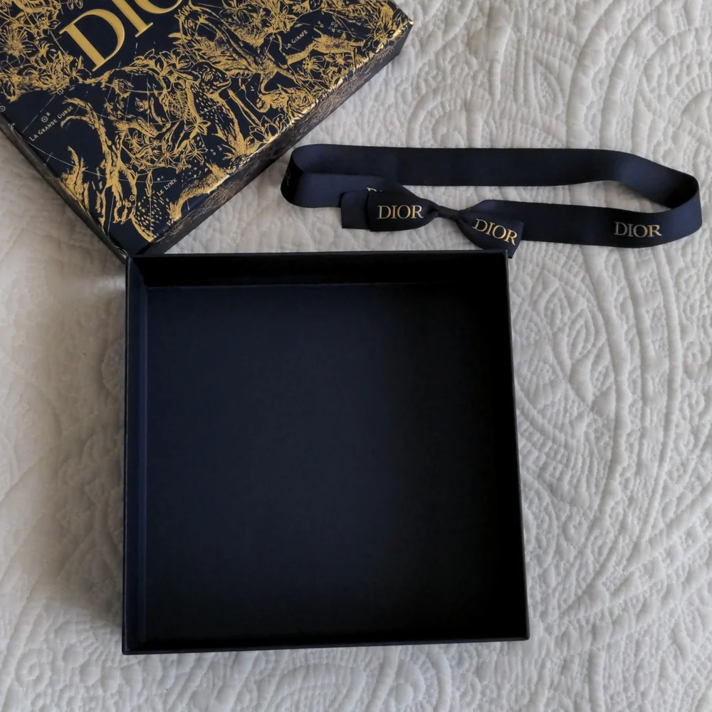 Dior Box + Ribbon - Picture 5 of 6